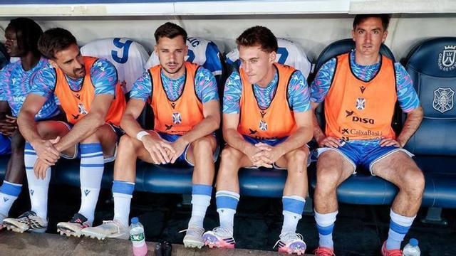 Anes Krdzalic, Martin Pecar y Mauro Pittón, en el banquillo.