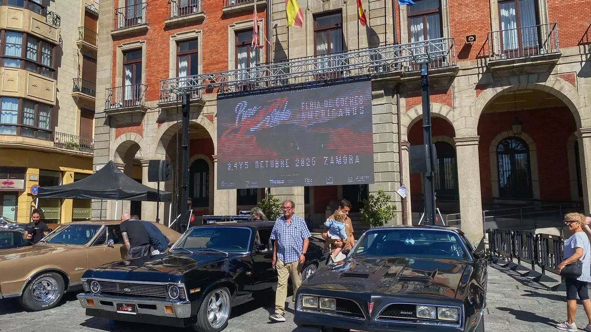 Zamora ruge con el aperitivo de su primera feria de vehículos americanos