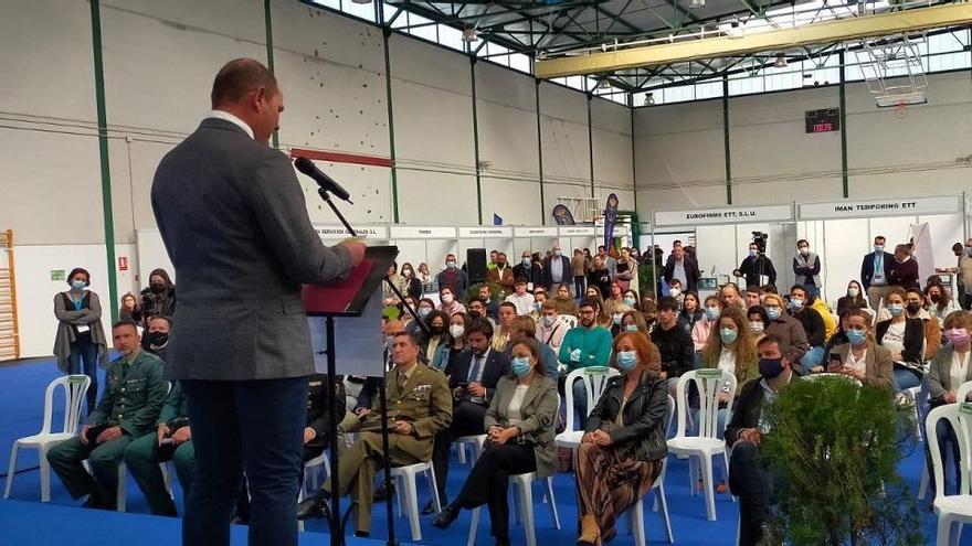 El diputado delegado de Empleo y alcalde de Montalbán, Miguel Ruz, interviene ante los asistentes.