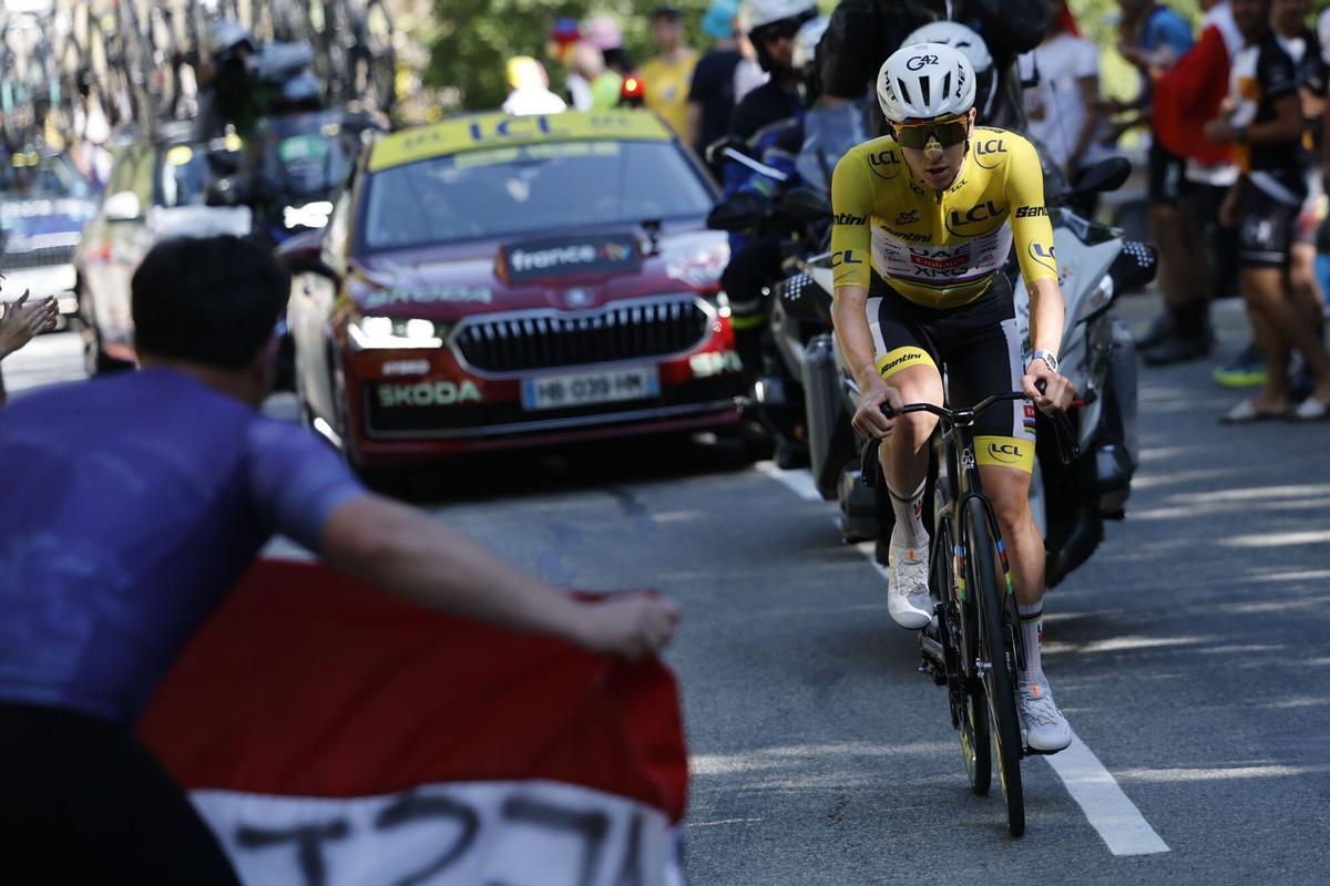 El ciclista esloveno Tadej Pogacar, del equipo UAE Team Emirates, en acción durante la 19.ª etapa del Tour de Francia. El ciclista esloveno Tadej Pogacar, del equipo UAE Team Emirates, en acción durante la 19.ª etapa del Tour de Francia.