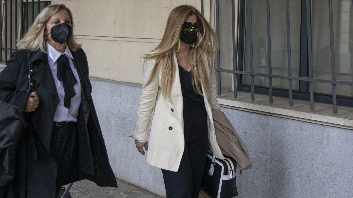 Juana Martín acudiendo a la Audiencia de Sevilla.