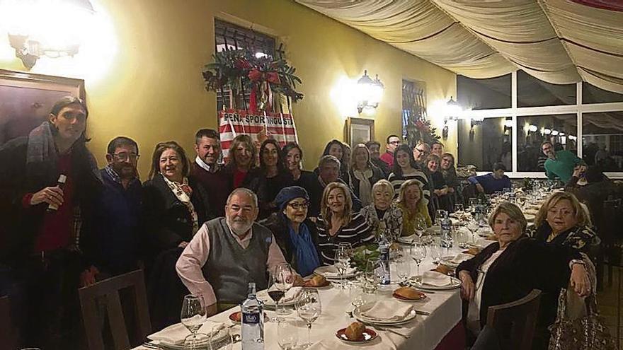 La peña sportinguista Los Gemelos, de cena de Navidad en Santurio