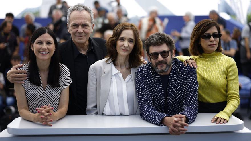 Helena Miquel, José Coronado, Ana Torrent, Manolo Solo y María León, ayer en el photocall del Festival de Cannes.