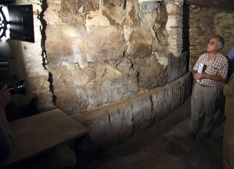 Hallados restos de un torreón romano entre una tienda y un bar de Zaragoza