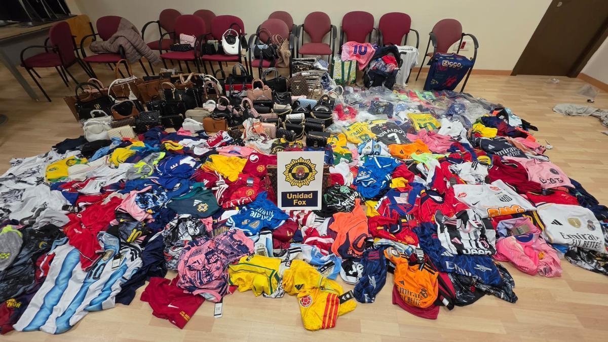 La Policía Local de Alicante incauta 750 productos del ‘top manta’