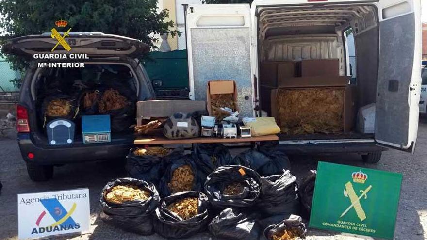 Dos detenidos por intentar vender 822 kilos de tabaco de contrabando en Cáceres