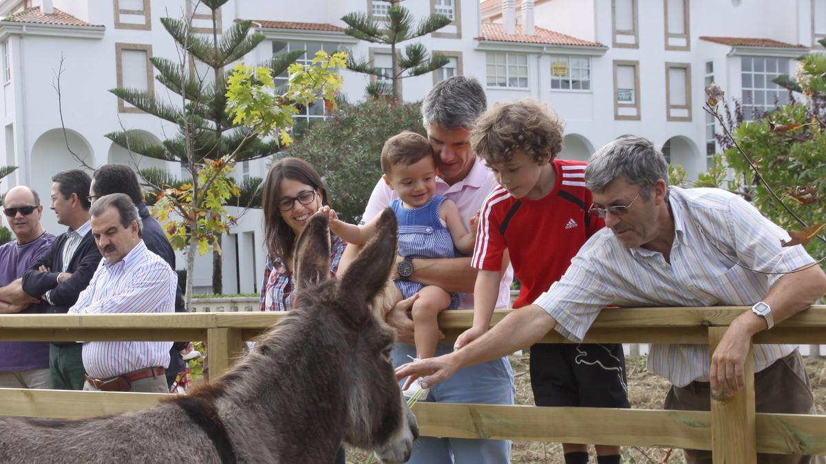 Asistentes a la presentación del proyecto de los burros &quot;fariñeiros&quot;, en 2011.