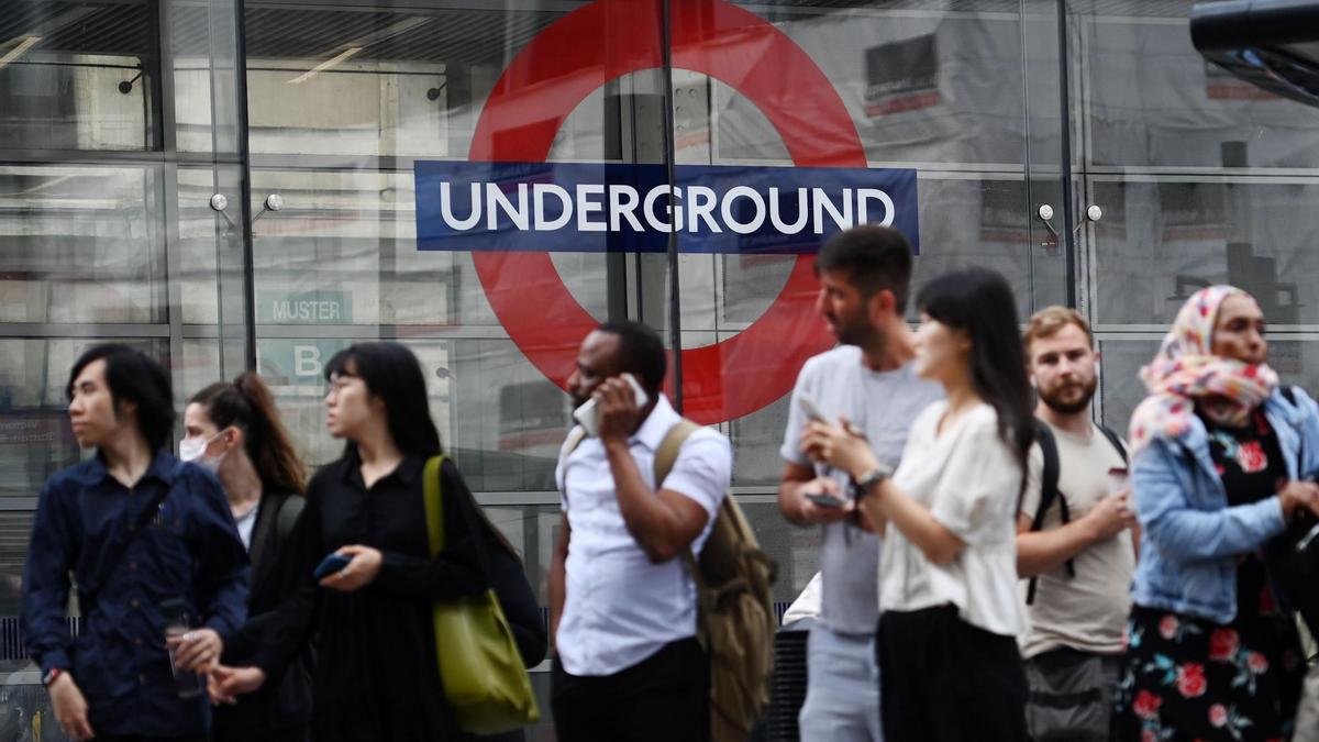 Underground strike causes huge traffic disruption in London