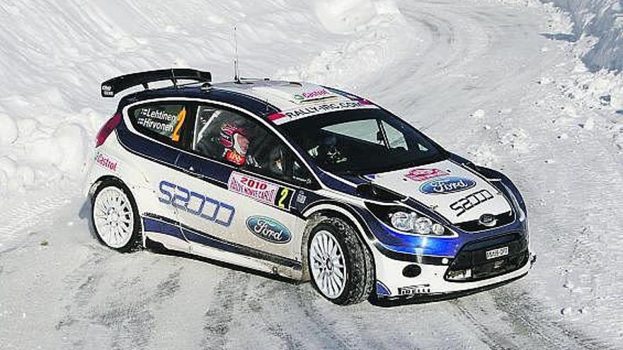 Hirvonen camino de la victoria con el Fiesta S2000.