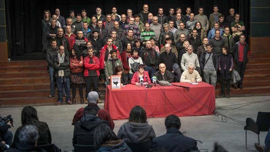 Excarcelados de ETA piden &quot;el derecho a decidir&quot; para solucionar el conflicto vasco
