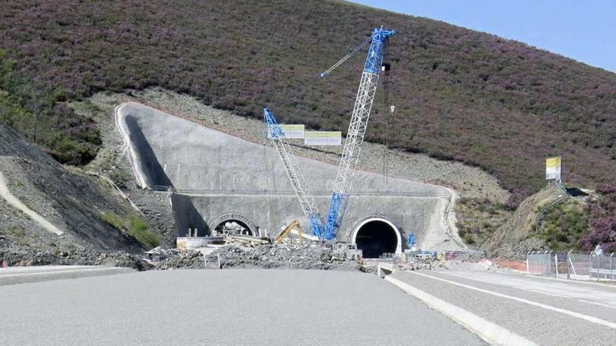 Obras del AVE a su paso por Ourense.