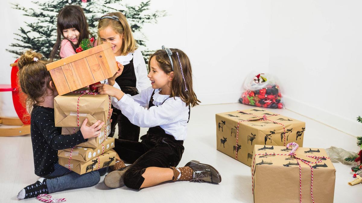 En las ocasiones en las que se alcanza un número muy elevado de regalos por niño, puede producirse lo que se conoce en el ámbito psicológico como el síndrome del niño hiperregalado.