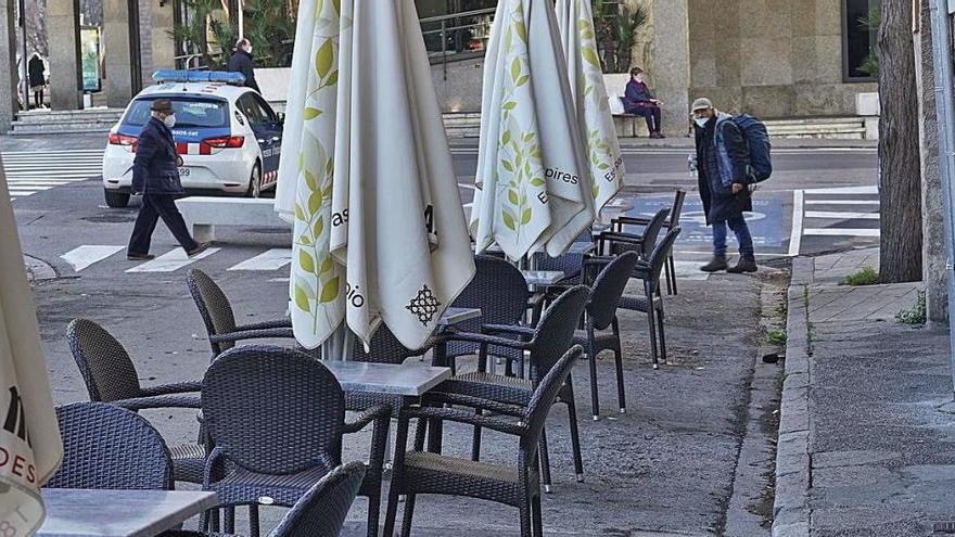 Una terrassa tancada a Girona després de les cinc de la tarda.