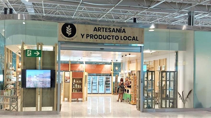 Una tienda de productos de artesanía tradicional y local abre sus puertas en el aeropuerto de Fuerteventura