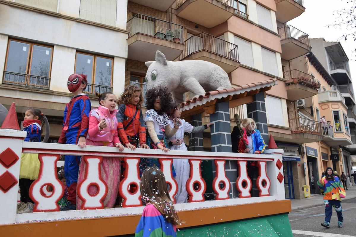 Els infants de Solsona fan ballar els gegantons del Carnaval Els infants de Solsona fan ballar els gegantons del Carnaval