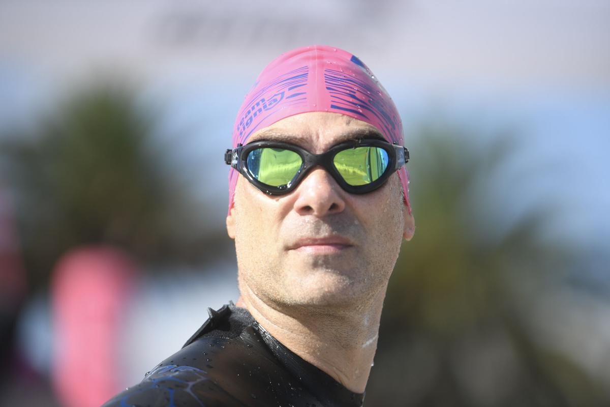 La prueba de natación en aguas abiertas contó con salida y llegada en la playa de Santa Cristina.