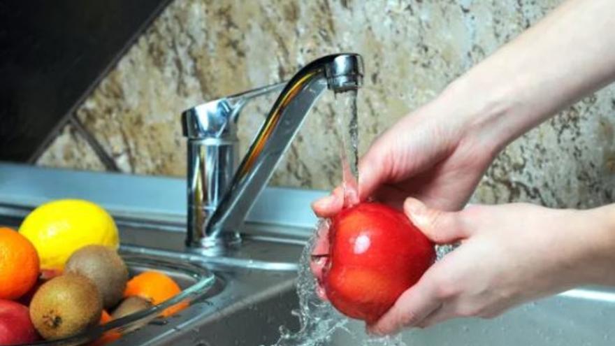 Esta es la mejor manera de limpiar la fruta antes de comérsela