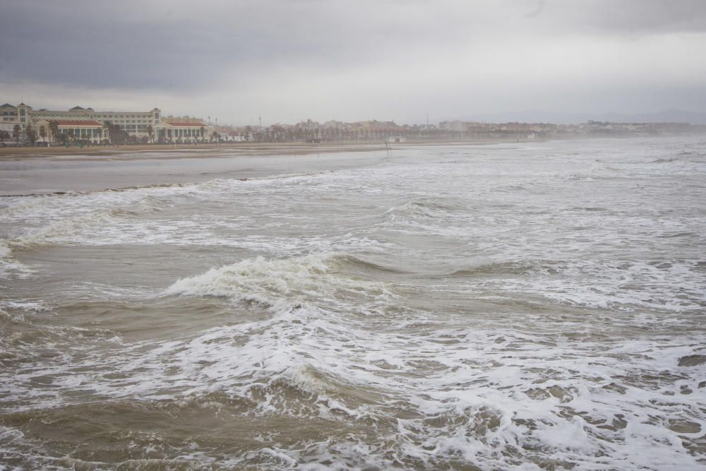 Las playas de la Malva-rosa, el Cabanyal y la Marina tras el temporal marítimo.