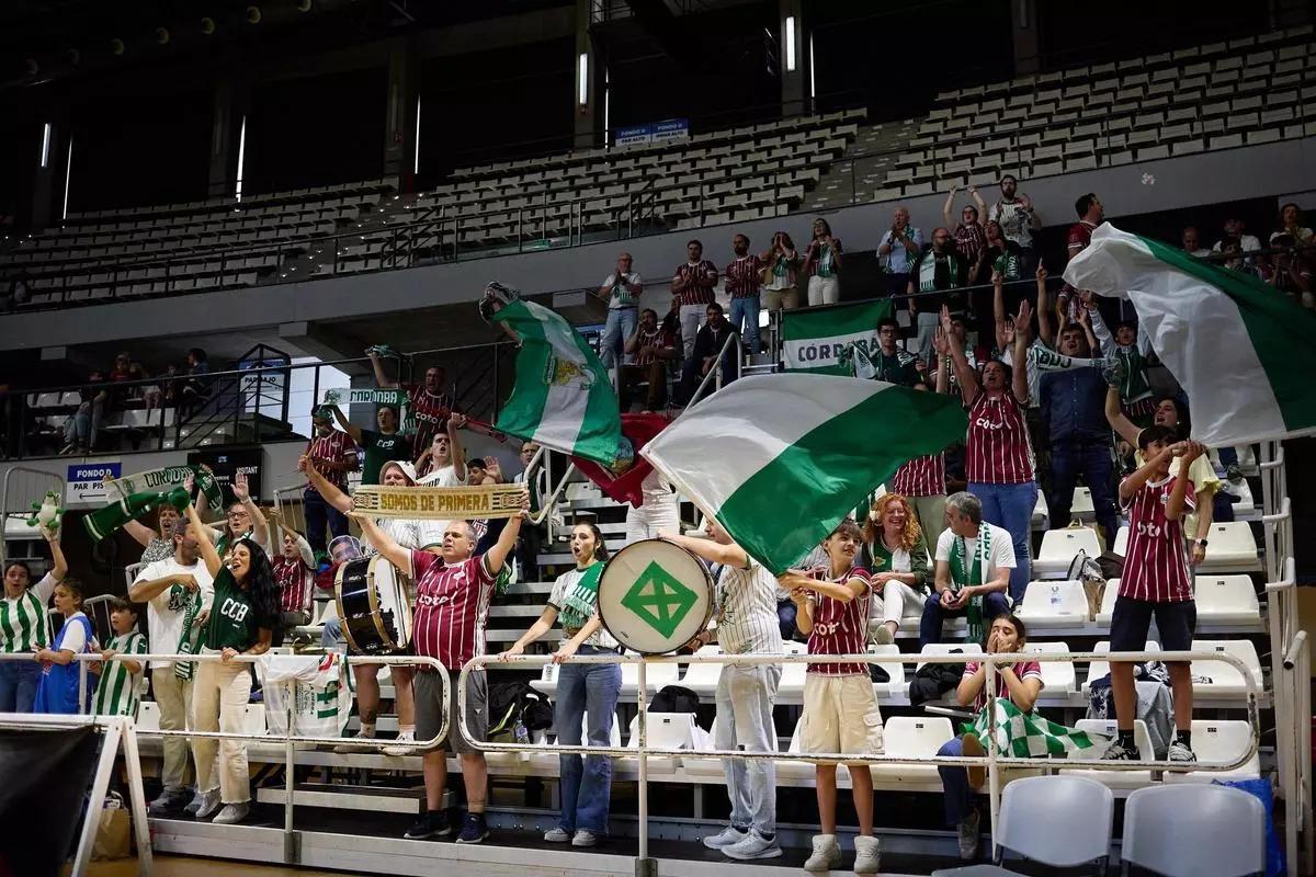 Los aficionados del Coto Córdoba que se desplazaron a Castellón.