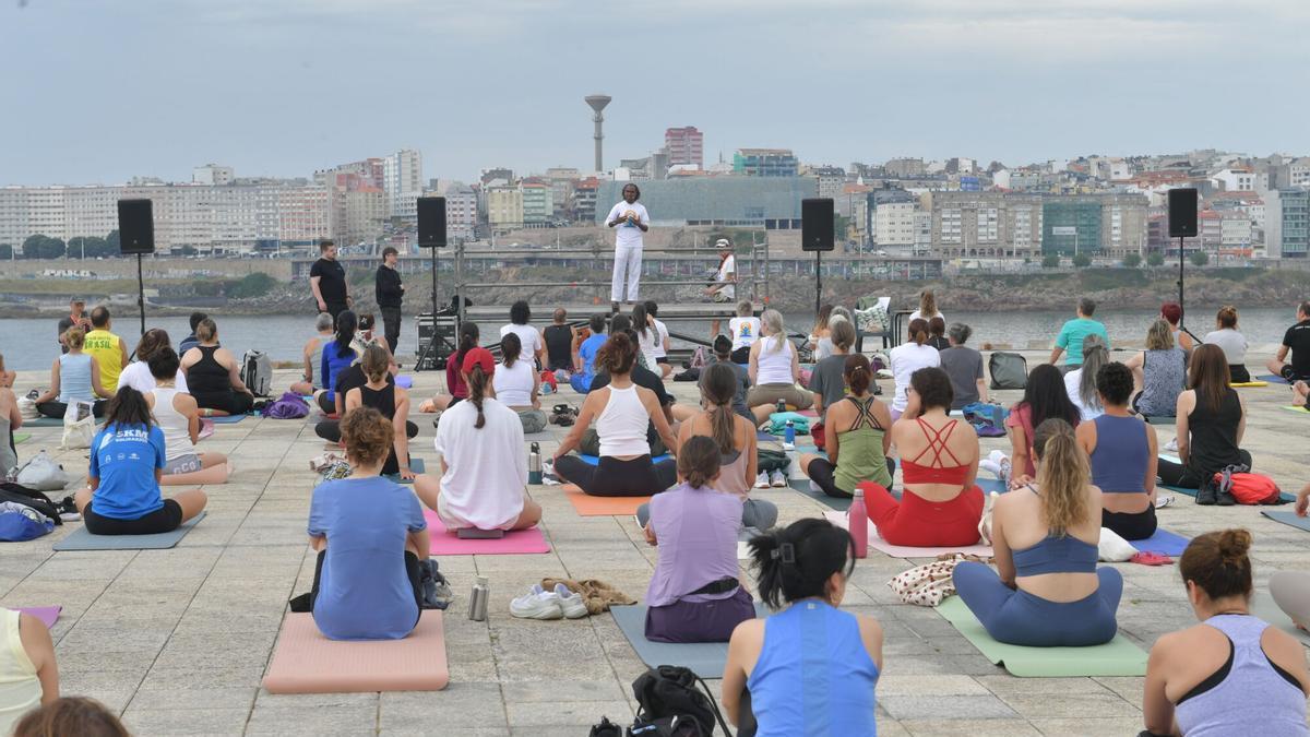 A Coruña celebra el Día Internacional del Yoga