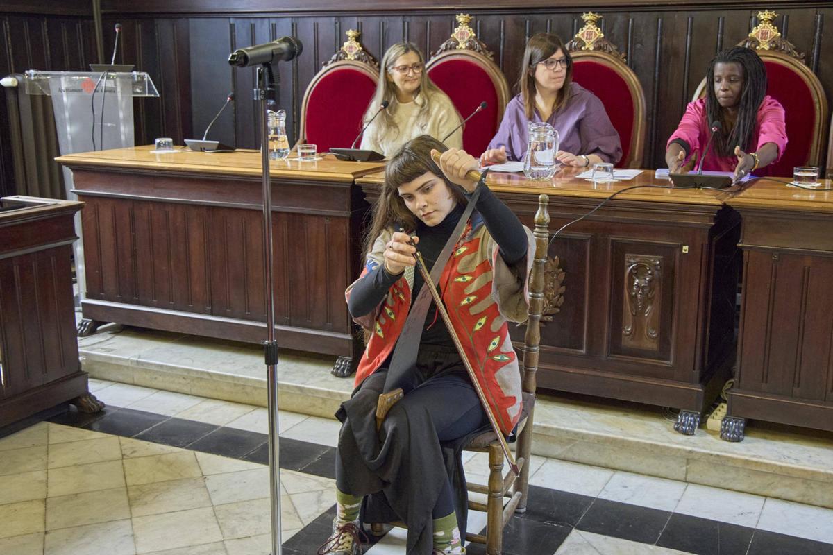 Les imatges de l'acte institucional del 8M a l'Ajuntament de Girona