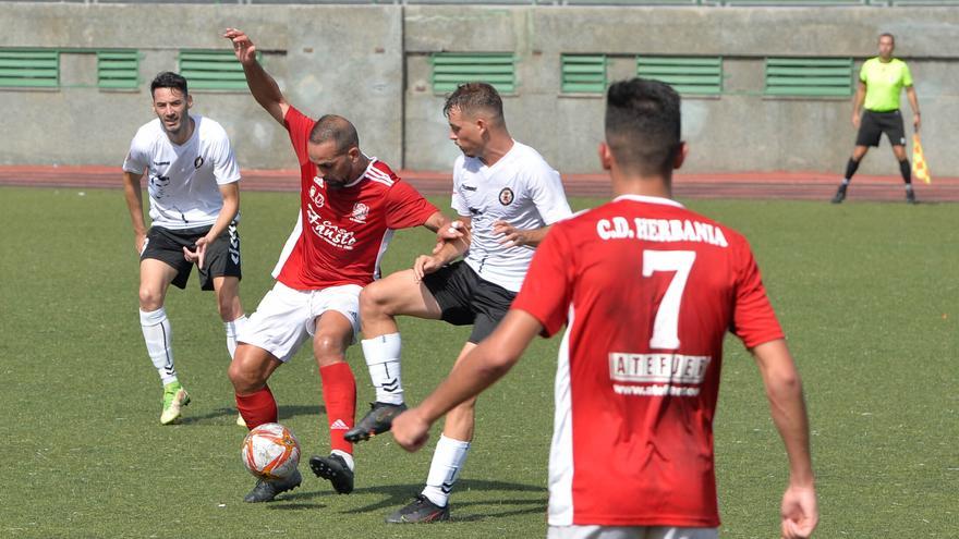 El Arucas derrota al Herbania por la mínima