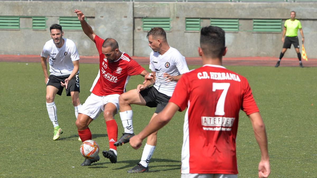 Encuentro entre el Arucas CF y el CD Herbania (1-0)