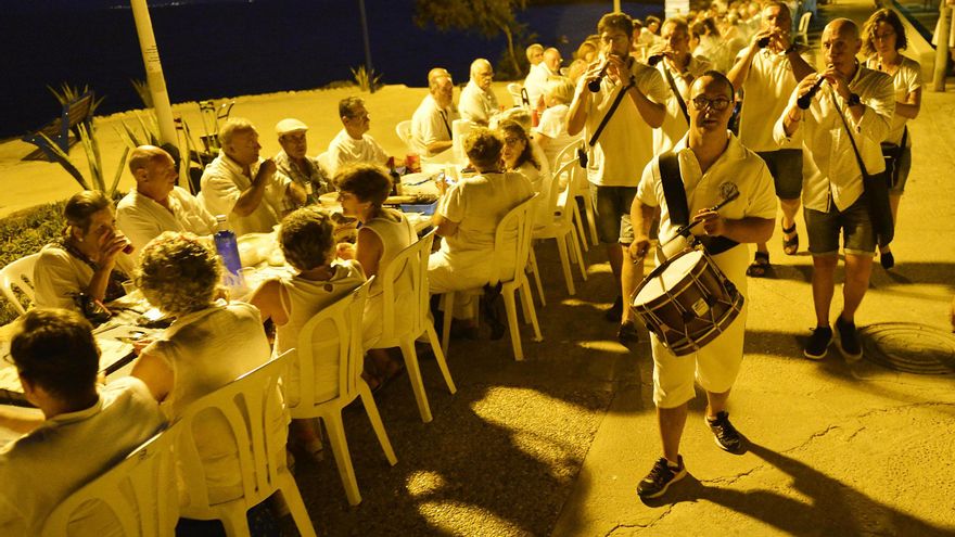Presentación de cargos de Fiestas y Cena de la Luna Llena en Santa Pola