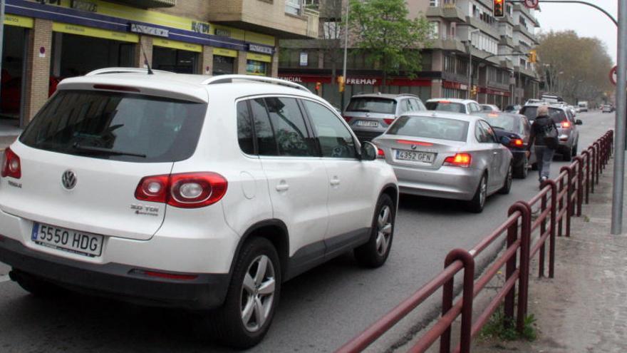 Un de cada quatre cotxes que circula per Girona porta pneumàtics poc segurs