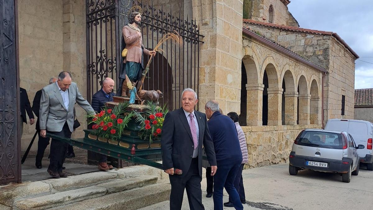 Procesión de San Isidro en Corrales del Vino