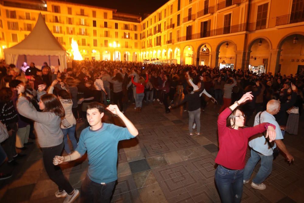 Sant Sebastià 2018: el Drac de na Coca enciende los 'foguerons'