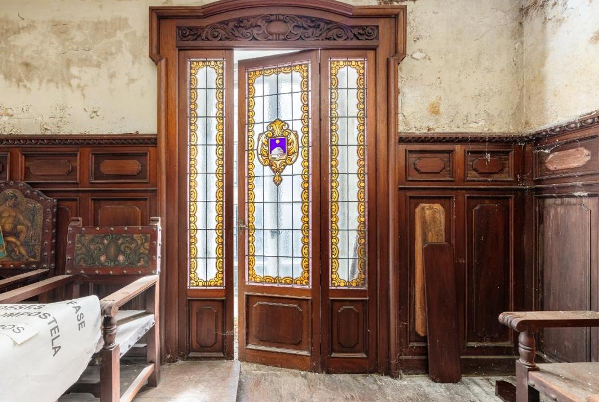 Detalle de las carpinterías y vidrieras interiores