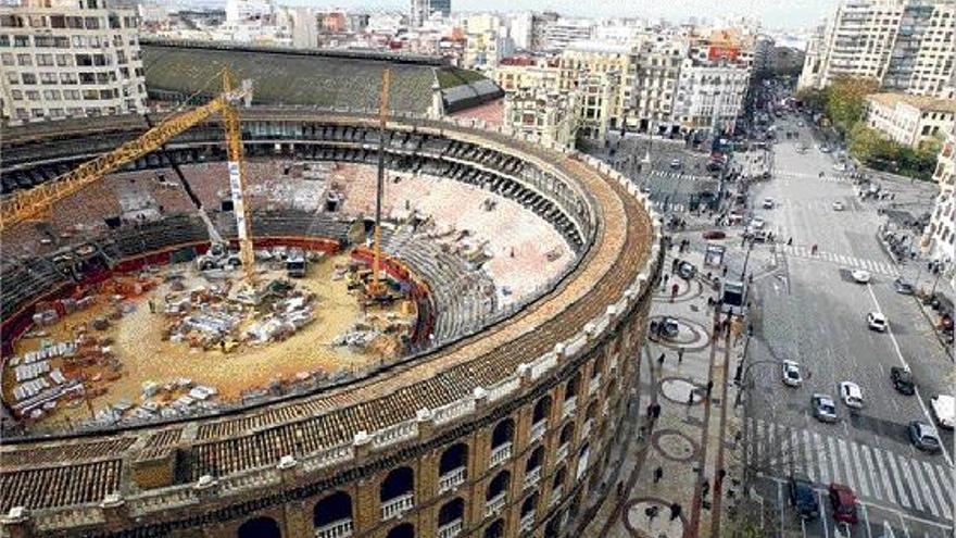 Vista aérea de las obras de la plaza de toros de Valencia.