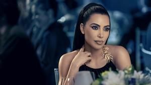 Kim Kardashian (Siobhan) en una imagen promocional de American horror story: Delicate.