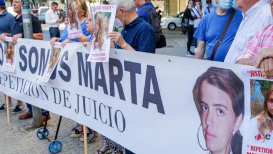 Protesta.  Imagen de archivo de una manifestación para exigir la repetición del juicio por el caso Marta del Castillo.