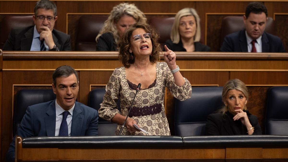 La Vicepresidenta primera del Gobierno, María Jesús Montero, interviene en una reciente sesión plenaria.