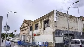 Alarma por el derrumbe del techo del antiguo cine Iris junto al CEIP Es Vivero de Palma tras el paso de la dana