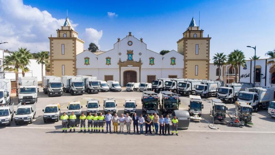 El Consistorio esteponero muestra la nueva flota para limpieza.