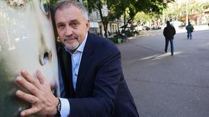 El novel·lista danès Jussi Adler Olsen parla amb EL PERIÓDICO sobre el seu nou llibre.