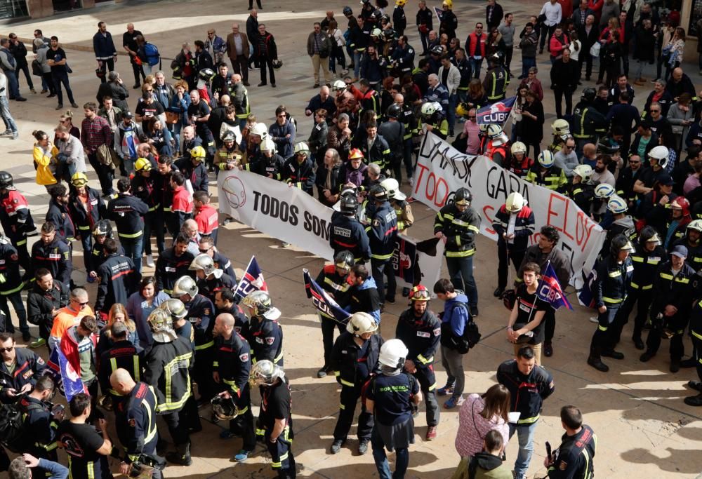 Manifestación de bomberos de toda España en Oviedo por Eloy Palacio