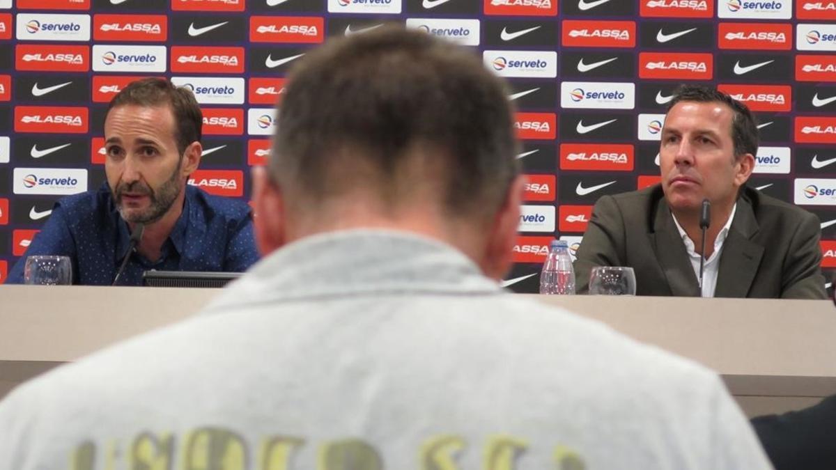 Sito Alonso y Nacho Rodríguez, en la conferencia de prensa en la que fue presentado el nuevo técnico del Barça de basket.