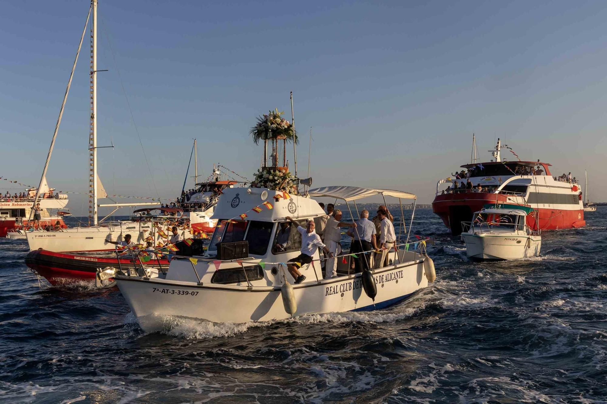 El Real Club de Regatas de Alicante rinde homenaje a la Virgen del Carmen, patrona de los marineros