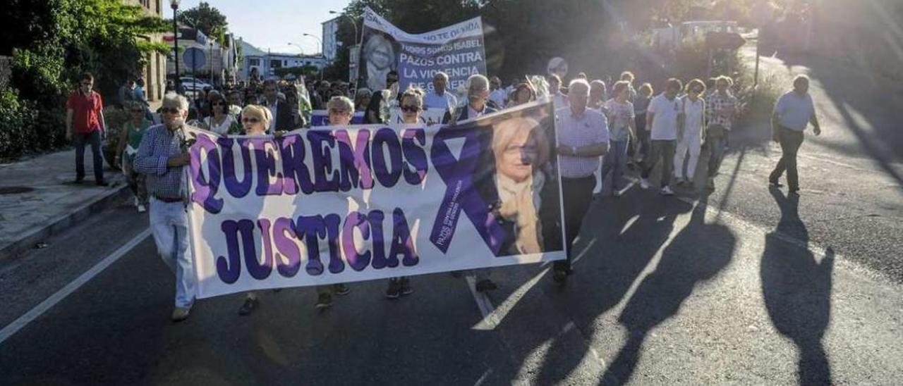 Familiares y vecinos de Verín se movilizaron para exigir justicia, tras el crimen de Isabel Fuentes. // Brais L.