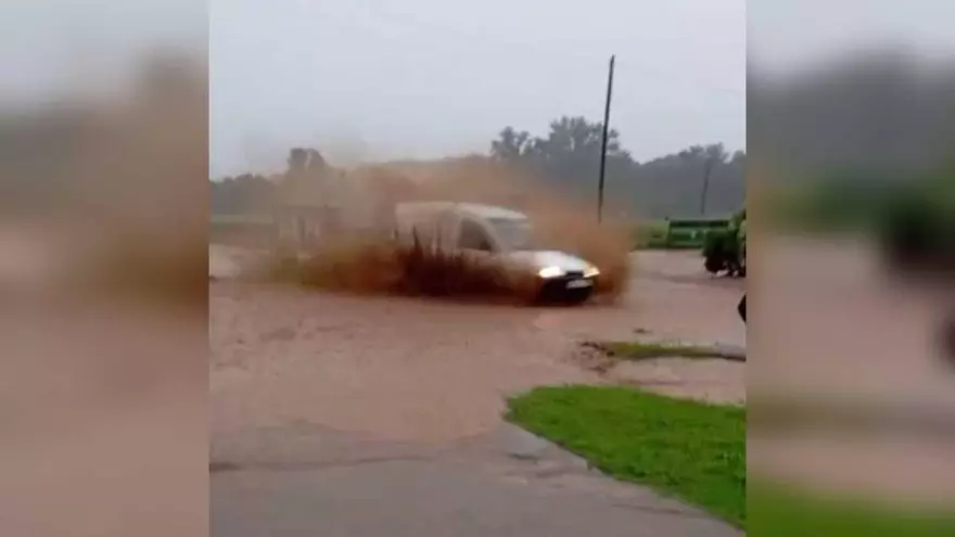 Vídeo | Les precipitacions col·lapsen d'aigua la C-66 a Corçà