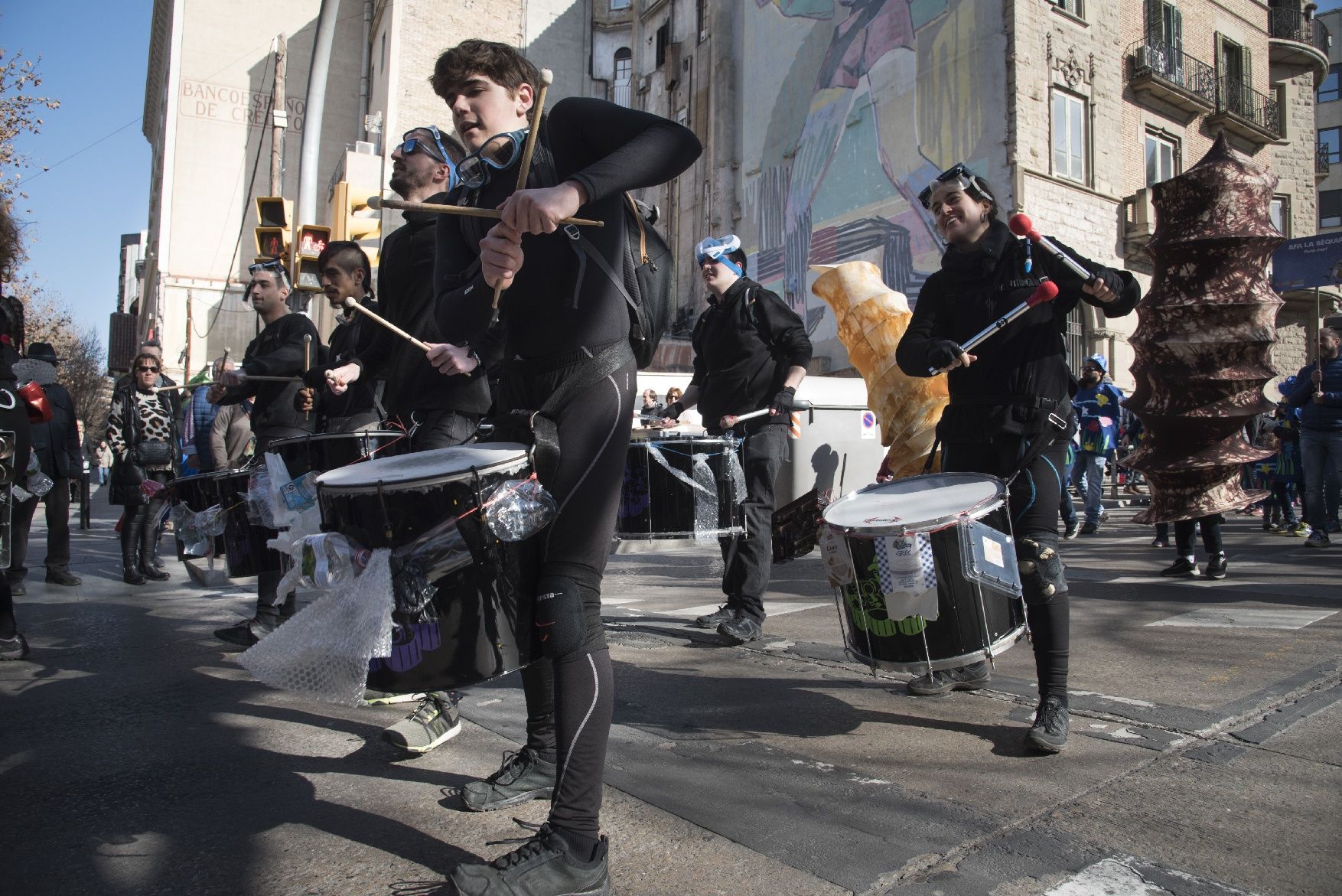 El Carnaval de Manresa recupera la seva màxima esplendor amb una marea d’infants