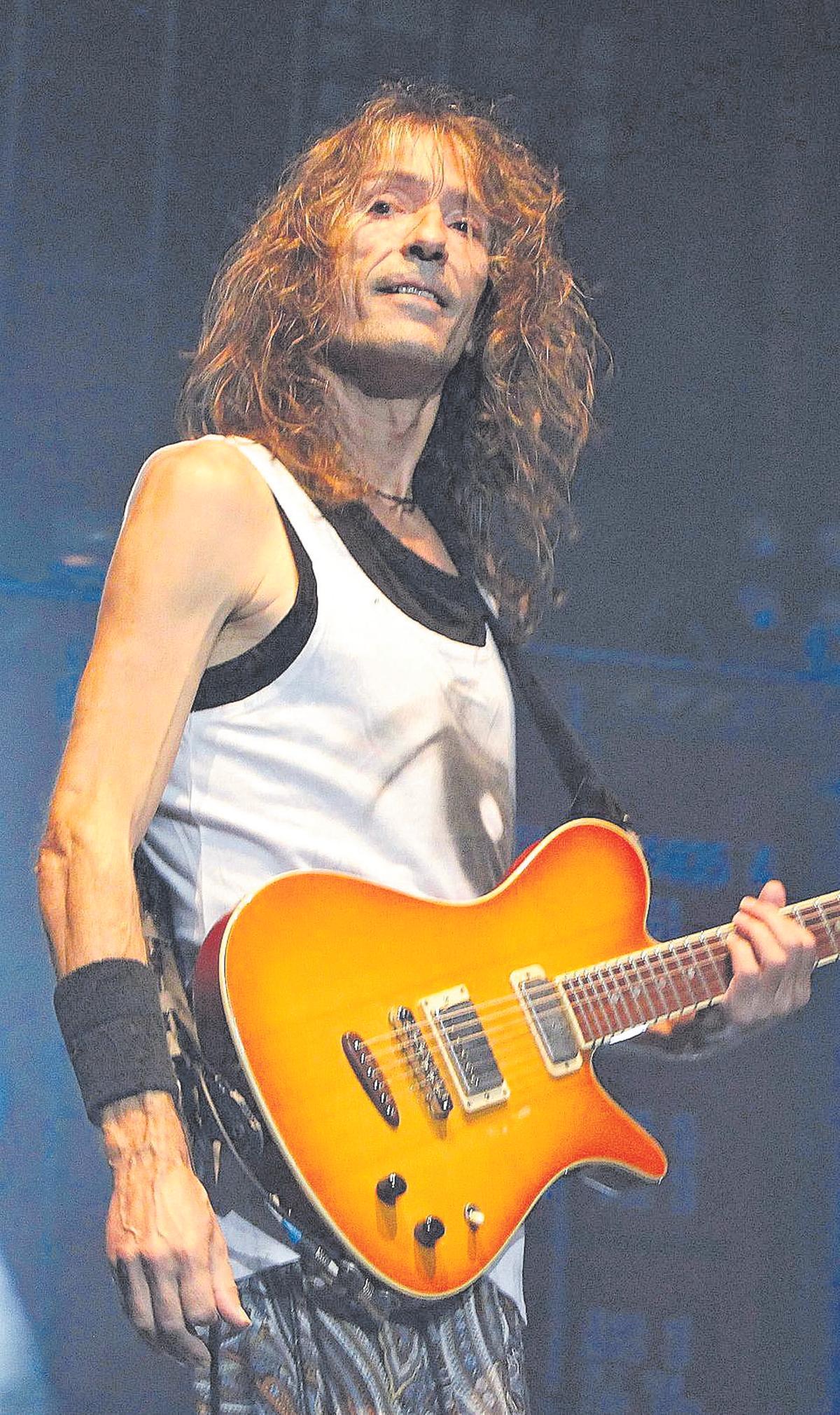 Roberto Iniesta, ‘Robe’, guitarrista de Extremoduro, durante el concierto del pasado día 7 de noviembre en Las Palmas de Gran Canaria.