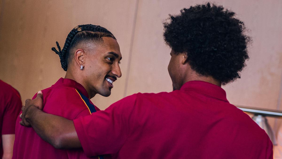 Raphinha y Karim Adeyemi, el único fichaje azulgrana que se ha incorporado.