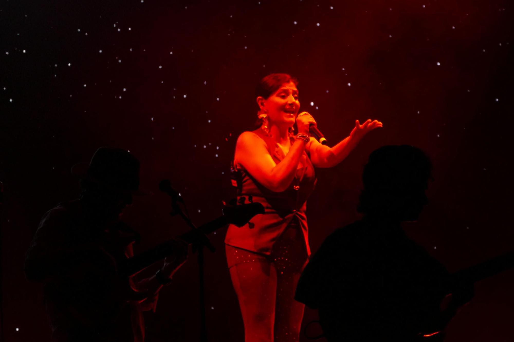 Roses es rendeix davant Rosario Flores a Sons del Món