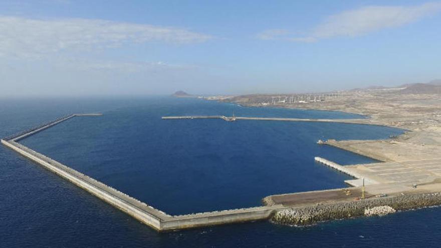 Panorámica del puerto de Granadilla.