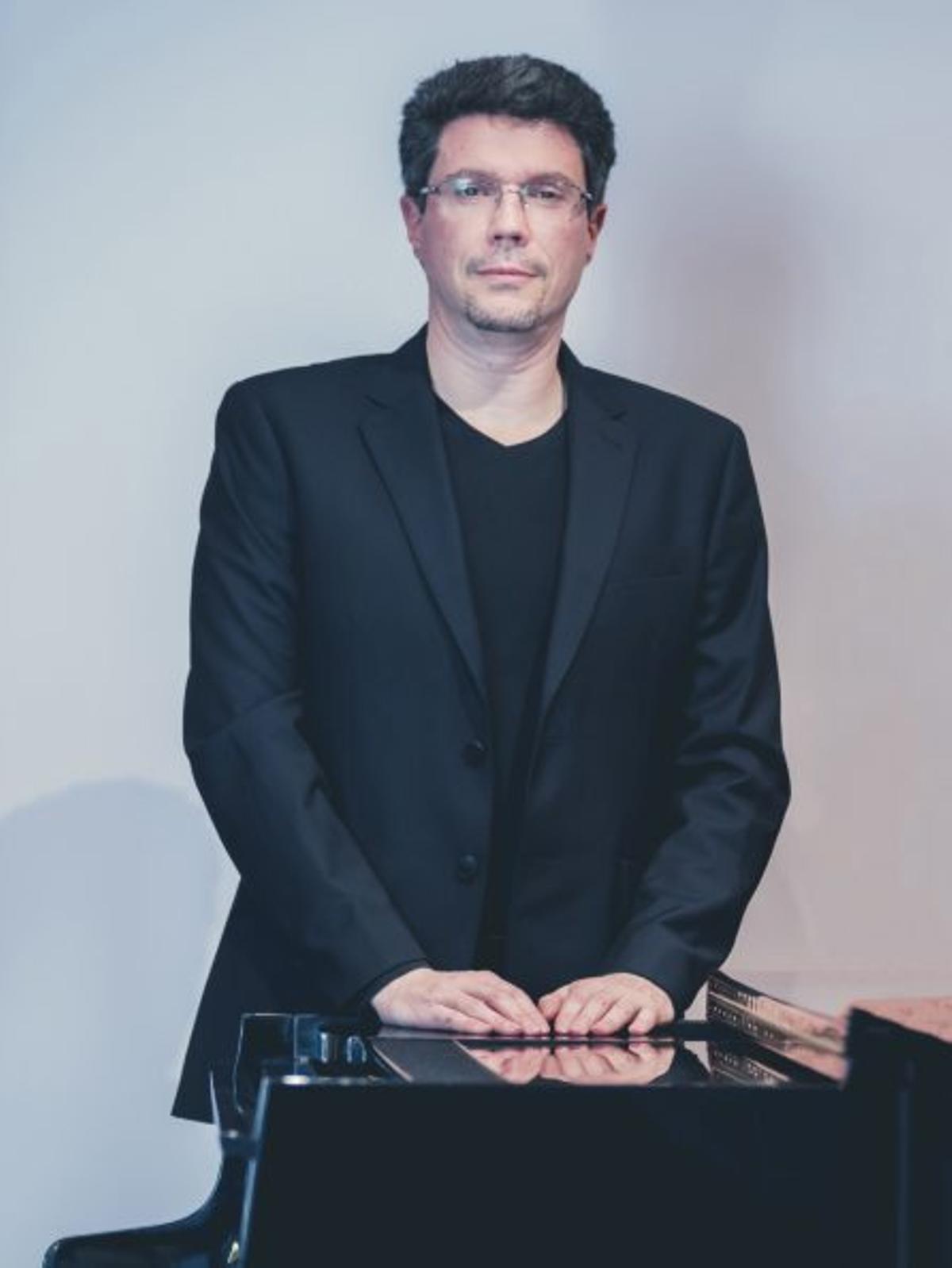 Víctor Carbajo.
